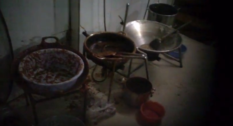 Gốc tích của hàng triệu chiếc bánh rán bẩn mỗi ngày